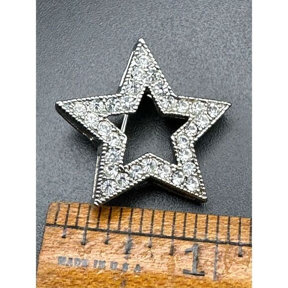 Silver tone star with rhinestones brooch pin - Picture 5 of 6